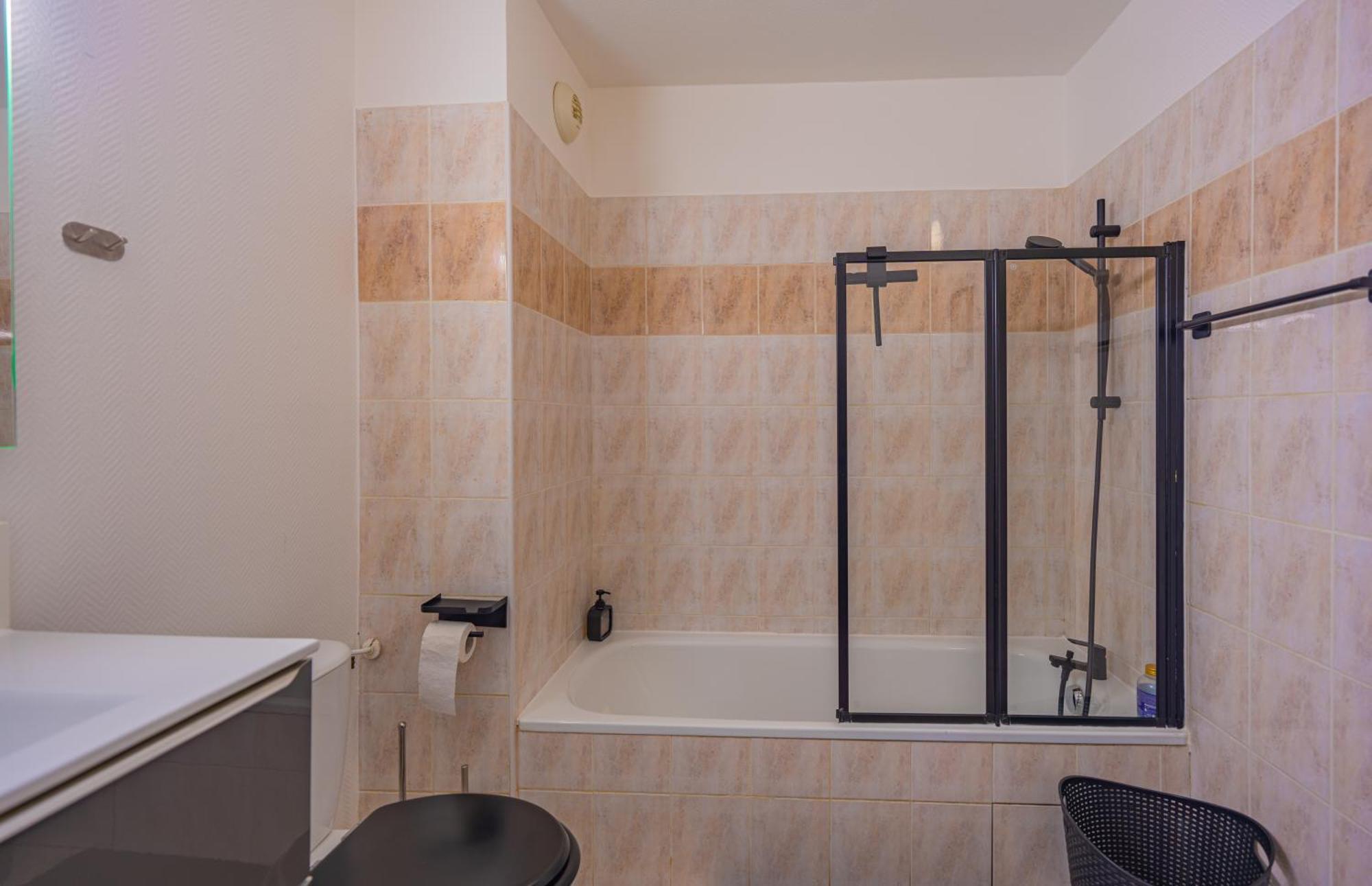 Appartement Tout Equipe A 3 Min Gare Annemasse - Ideal Famille Ou Pro - Parking Inclus Ville-la-Grand Exterior photo